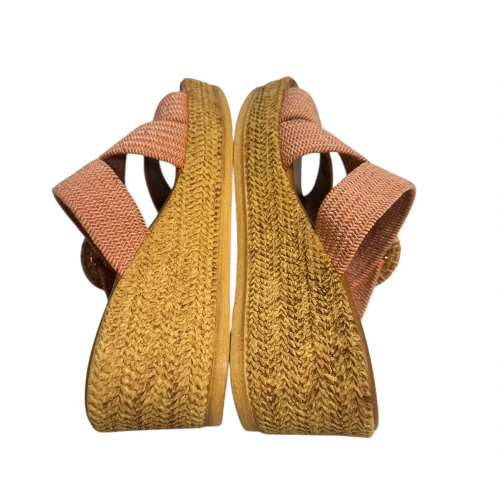 Italian Shoemakers Grania Pink Wedge Sandals with Gold Accent Size 6